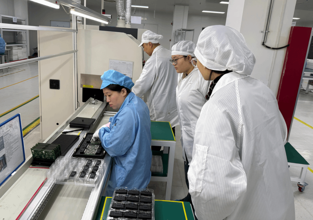 電氣工程系“智匠”機器人工程創(chuàng)新班師生赴河北科昕科技開展調(diào)研技術(shù)推廣